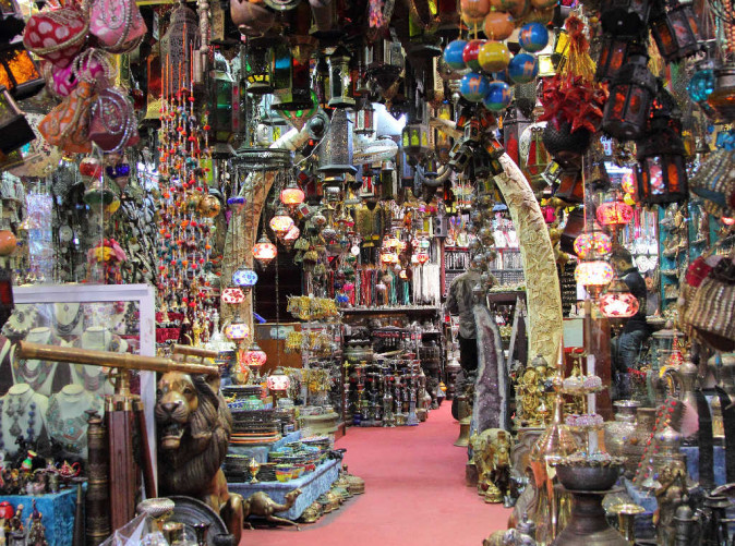 0015_Souvenir Shop - Mutrah Souq Muscat Ministry of Heritage Tourism Oman Schoene Aussichten Touristik